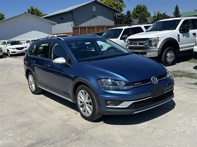 2018 Volkswagen Golf Alltrack TSI SE 4Motion  - 6 Speed Manual - All Wheel Drive - Back Up Cameras!