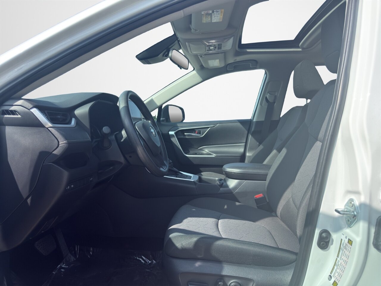 2024 Toyota RAV4 XLE.  AWD, Low Miles, Alloy Wheels, Sunroof, Amazing Shape! - Photo 8 - Post Falls, ID 83854