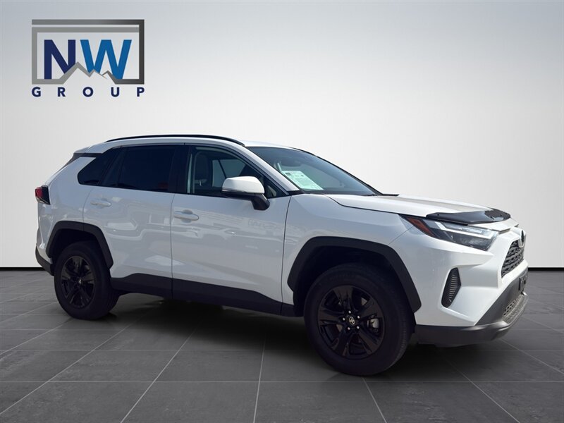 2024 Toyota RAV4 XLE's photo