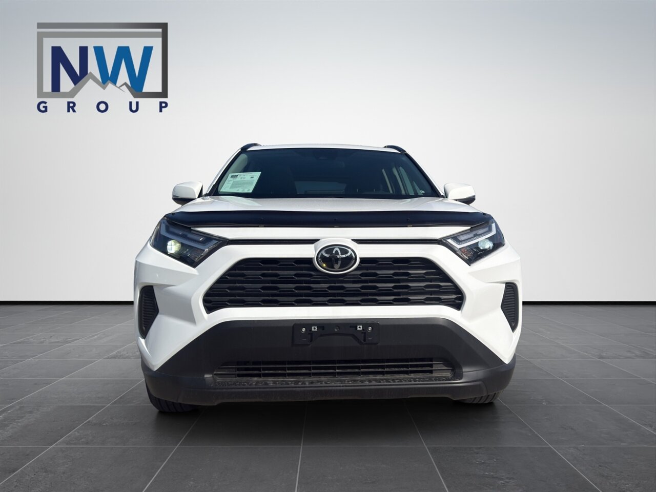 2024 Toyota RAV4 XLE.  AWD, Low Miles, Alloy Wheels, Sunroof, Amazing Shape! - Photo 2 - Post Falls, ID 83854