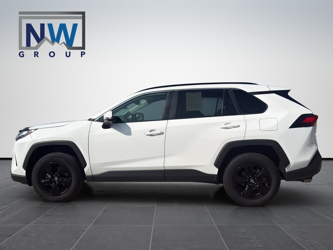 2024 Toyota RAV4 XLE.  AWD, Low Miles, Alloy Wheels, Sunroof, Amazing Shape! - Photo 5 - Post Falls, ID 83854