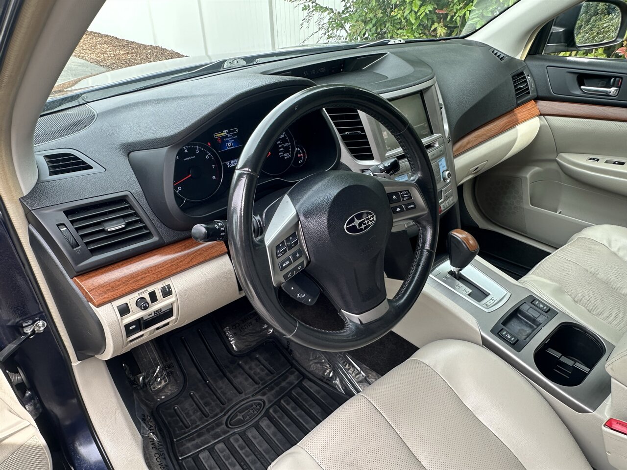 2014 Subaru Outback 3.6R Limited. 106k miles, AWD, Leather, Amazing Car! - Photo 6 - Post Falls, ID 83854