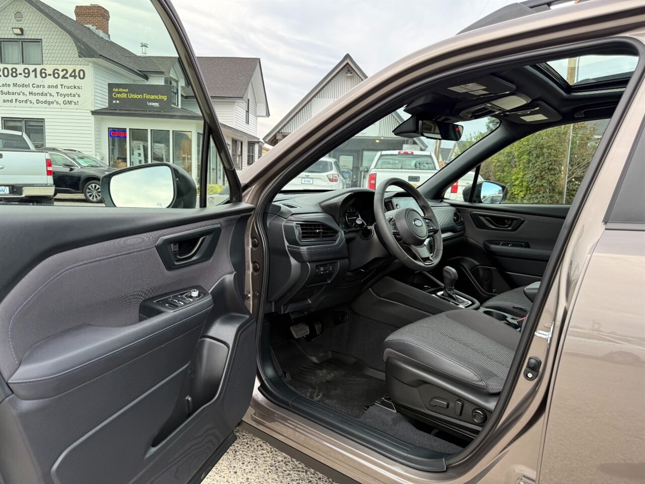 2025 Subaru Forester Premium ORORIGINAL 500 Miles, Very Spacious Interior with Updated Media Console! - Photo 6 - Post Falls, ID 83854