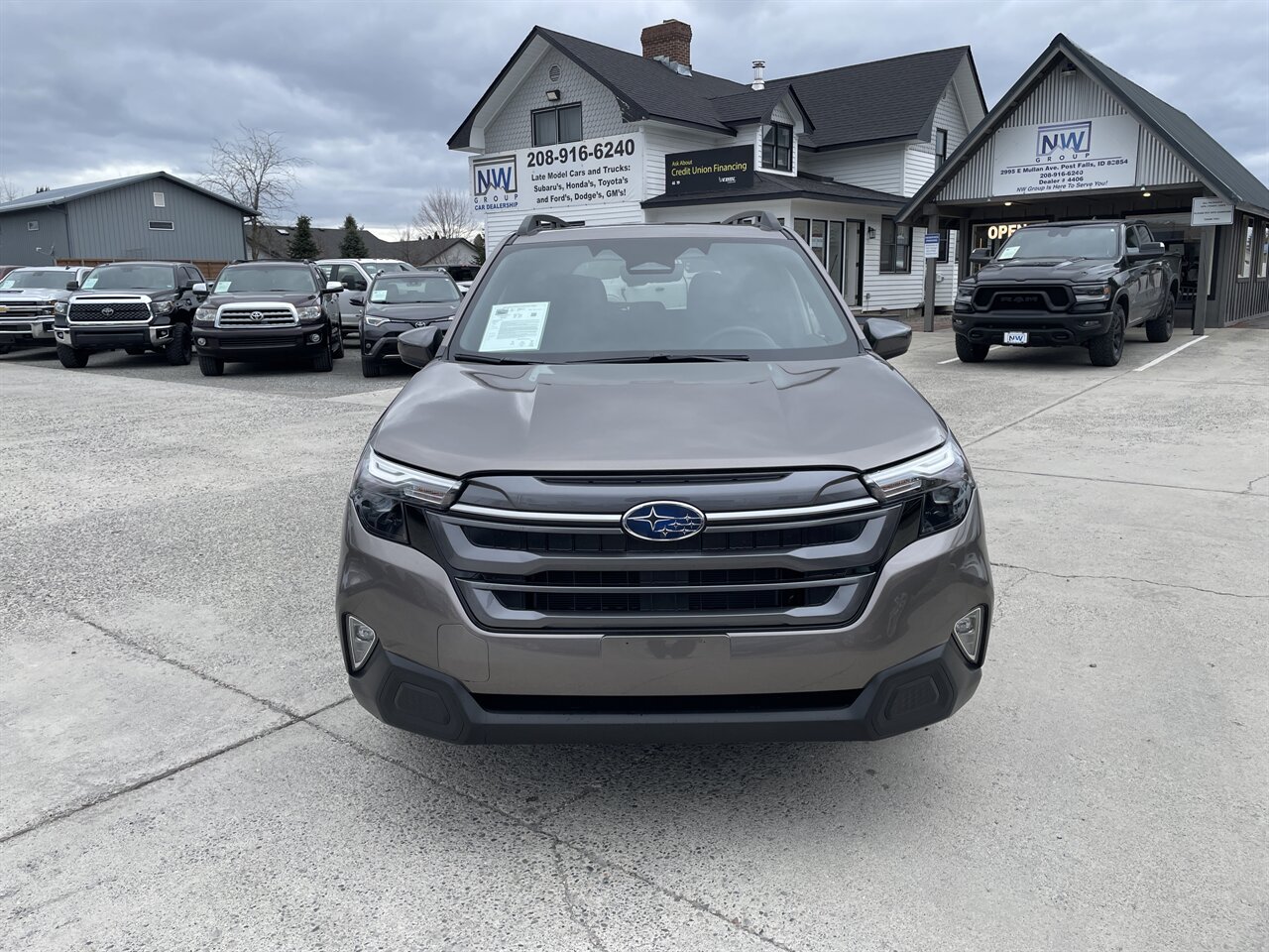 2025 Subaru Forester Premium ORORIGINAL 500 Miles, Very Spacious Interior with Updated Media Console! - Photo 2 - Post Falls, ID 83854