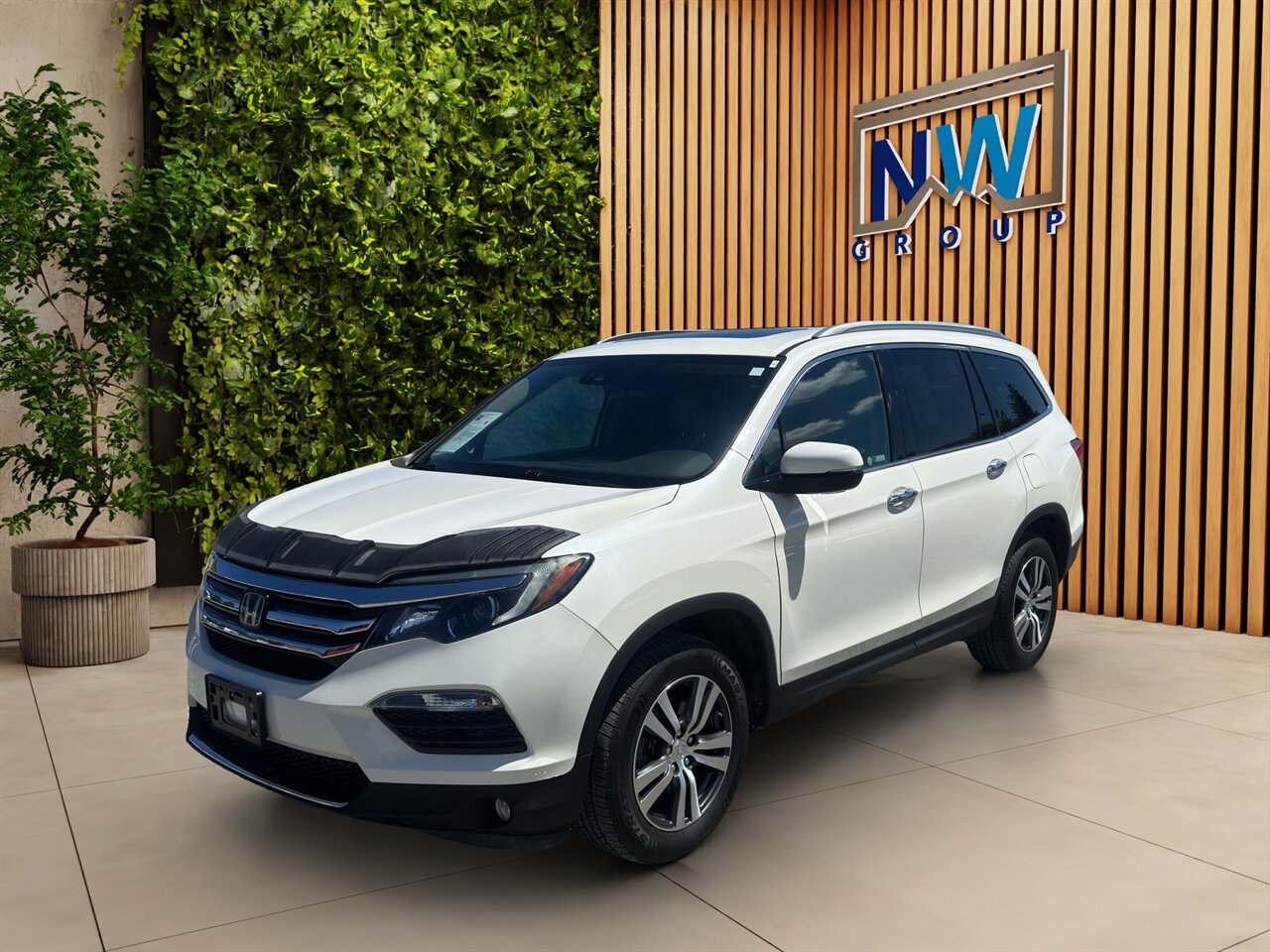 2018 Honda Pilot Elite 7 Passenger with Captain Chairs! Dual Sunroof. ONLY 37k miles, AWD, DVD, Very Nice Shape! - Photo 3 - Post Falls, ID 83854