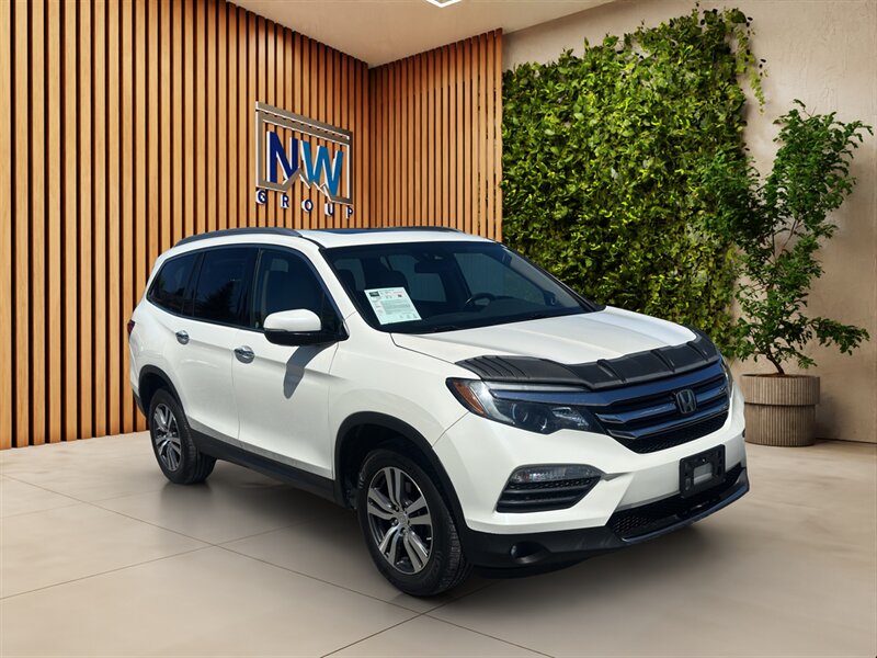 2018 Honda Pilot Elite  7 Passenger with Captain Chairs! Dual Sunroof. ONLY 37k miles, AWD, DVD, Very Nice Shape!