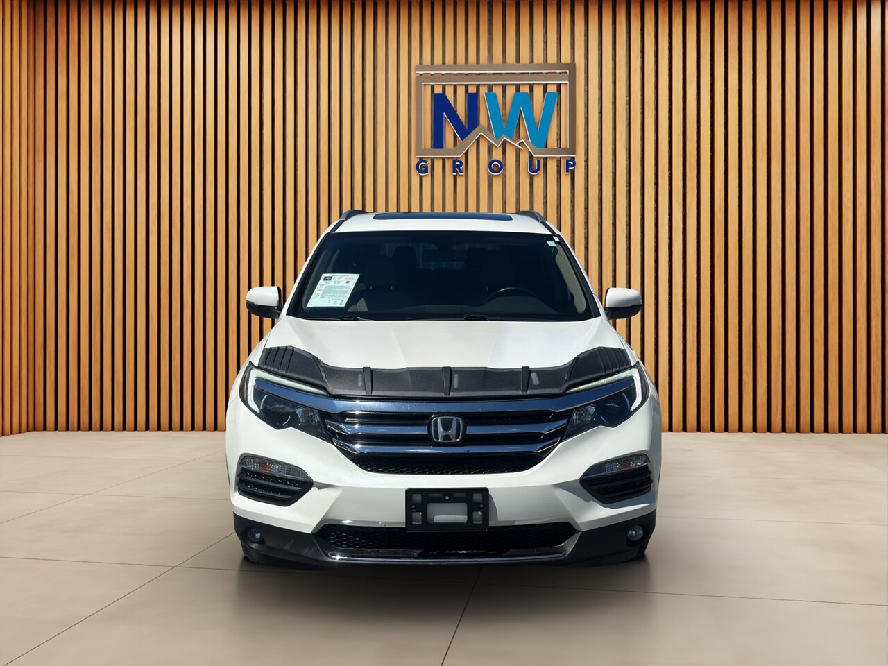 2018 Honda Pilot Elite 7 Passenger with Captain Chairs! Dual Sunroof. ONLY 37k miles, AWD, DVD, Very Nice Shape! - Photo 2 - Post Falls, ID 83854