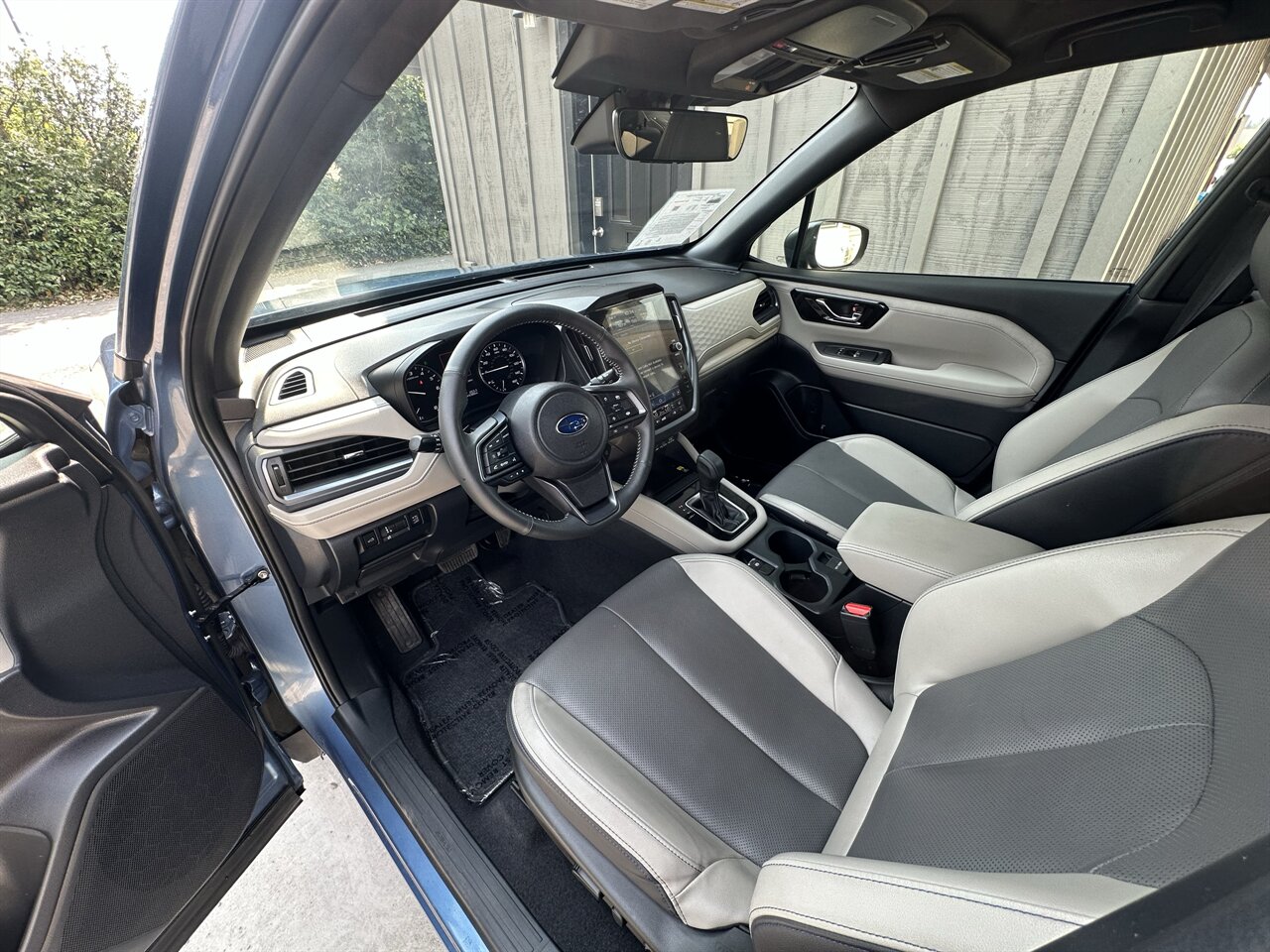 2025 Subaru Forester Limited 14k miles, AWD, Leather, Panoramic Sunroof, All the Bells and Whistles! - Photo 5 - Post Falls, ID 83854