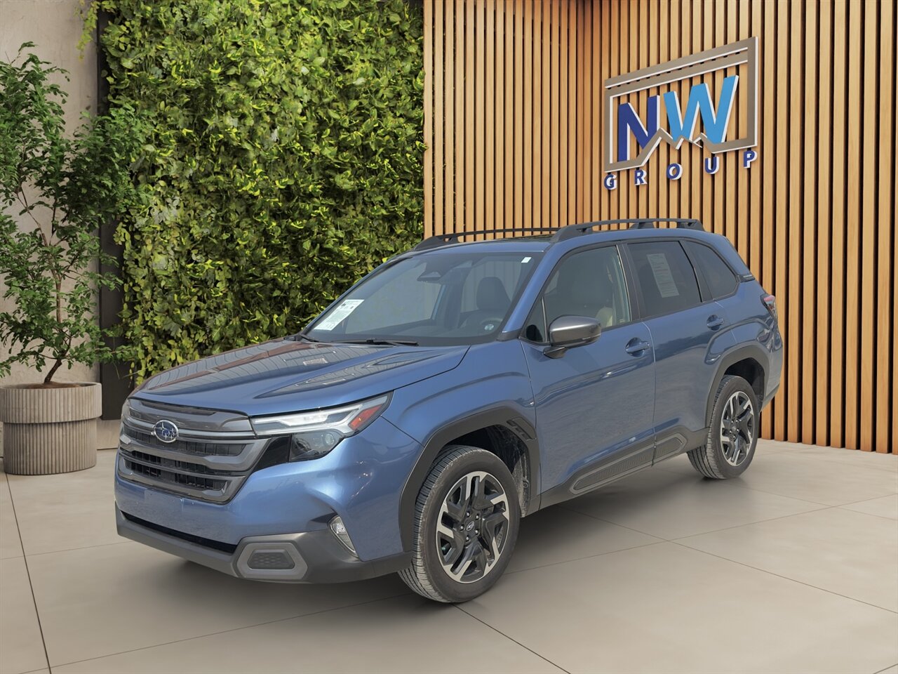 2025 Subaru Forester Limited 14k miles, AWD, Leather, Panoramic Sunroof, All the Bells and Whistles! - Photo 3 - Post Falls, ID 83854