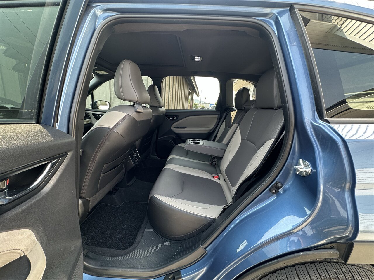 2025 Subaru Forester Limited 14k miles, AWD, Leather, Panoramic Sunroof, All the Bells and Whistles! - Photo 10 - Post Falls, ID 83854