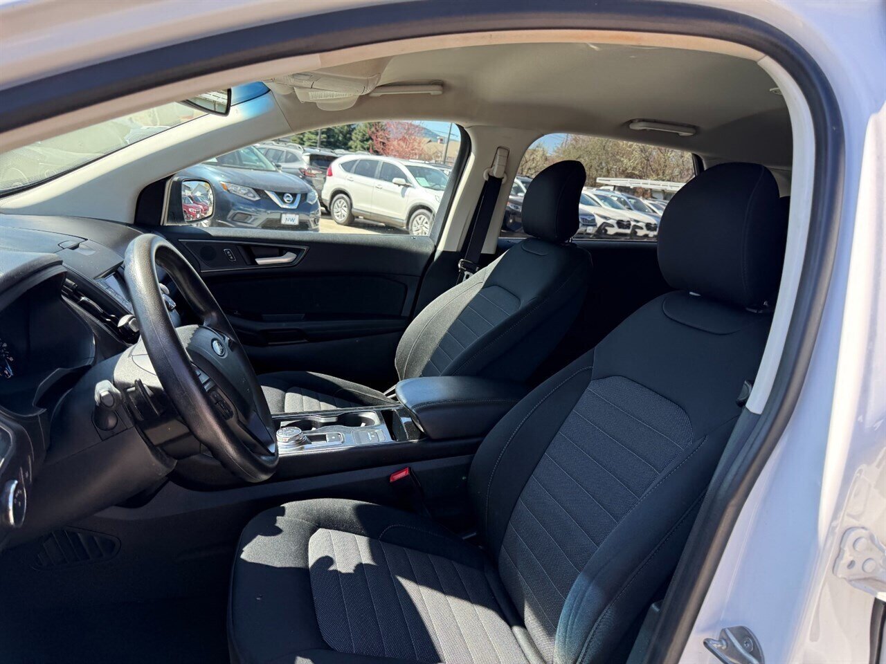 2019 Ford Edge SE.  Amazing Shape! Runs and Drives Amazing! Serviced Recently! New Brakes/Rotors! - Photo 5 - Post Falls, ID 83854