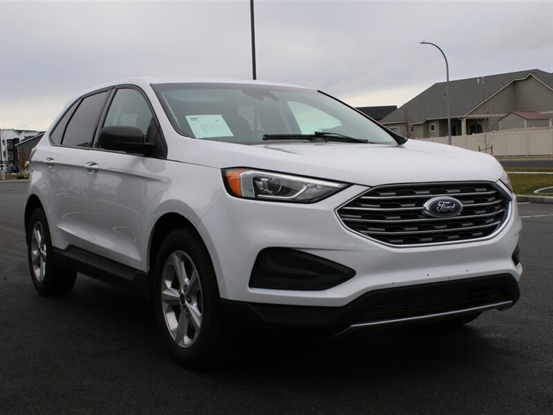 2019 Ford Edge SE's photo