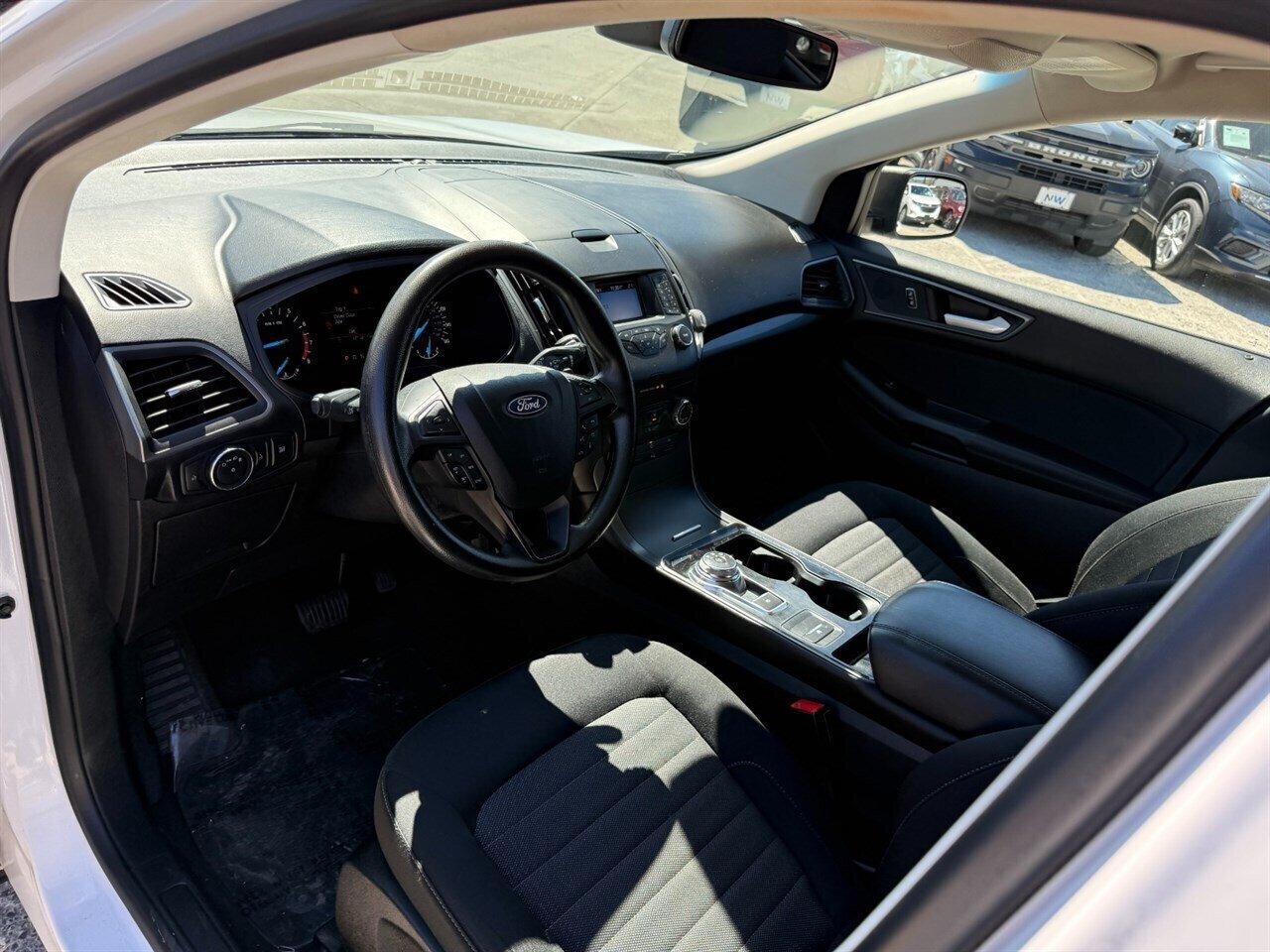 2019 Ford Edge SE.  Amazing Shape! Runs and Drives Amazing! Serviced Recently! New Brakes/Rotors! - Photo 6 - Post Falls, ID 83854