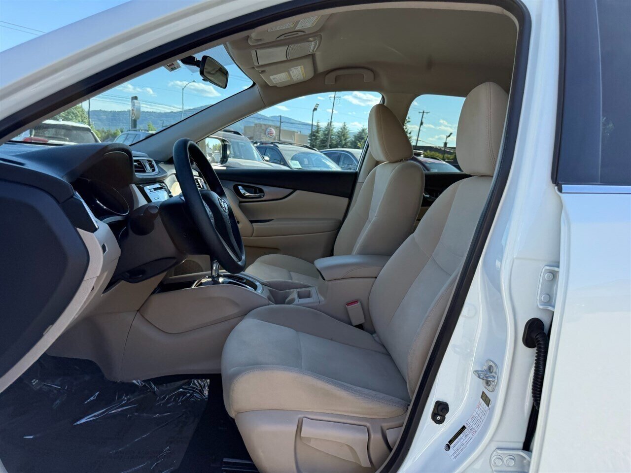 2016 Nissan Rogue S.  63k miles, Just serviced, Very Nice car! - Photo 5 - Post Falls, ID 83854