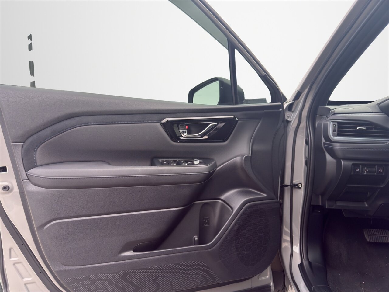 2025 Subaru Forester Limited  Comfortable Daily Driver with Push-to- start, Updated Interior Specs, Fun Exterior Color, AWD!! - Photo 10 - Post Falls, ID 83854