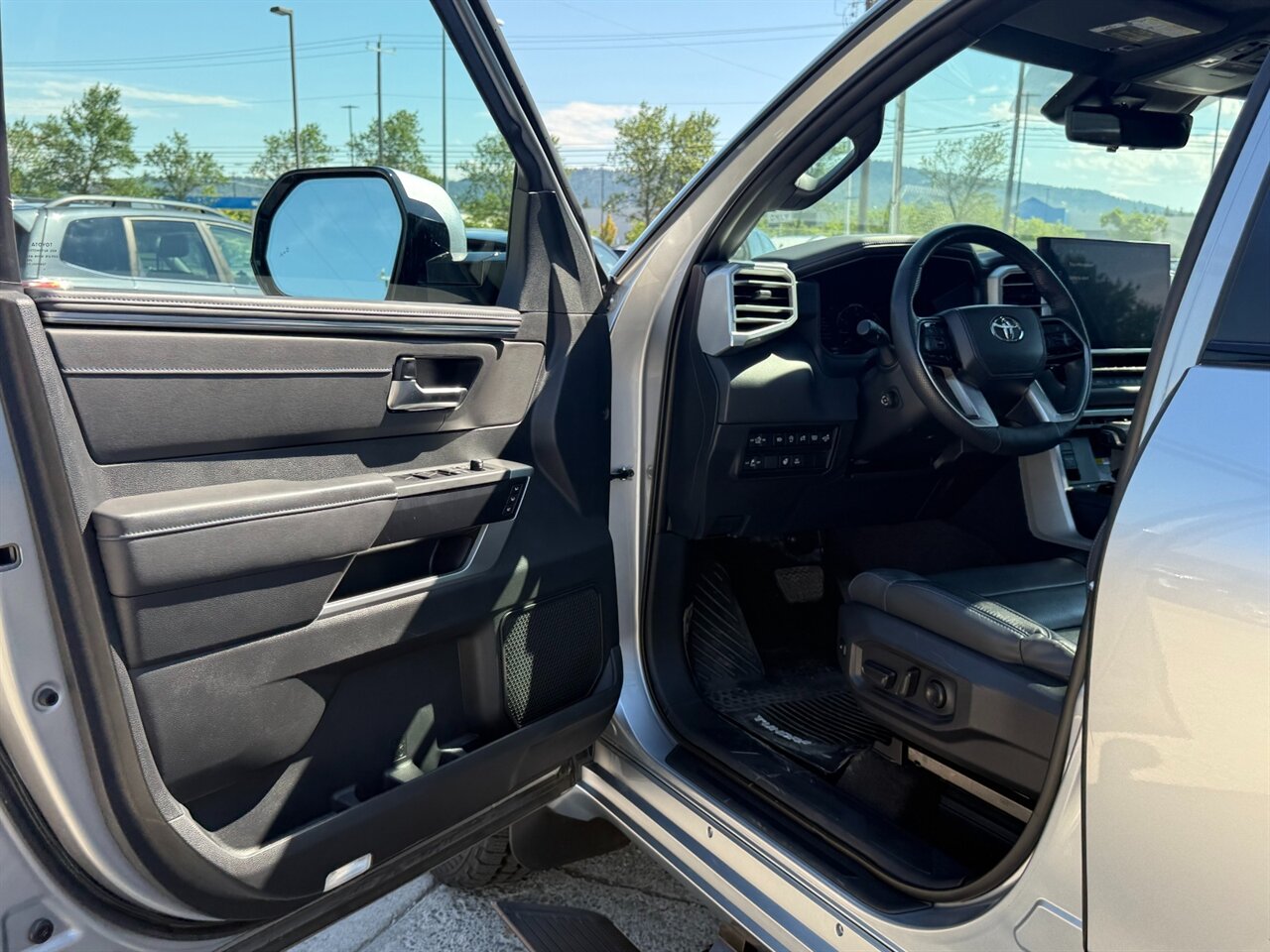 2024 Toyota Tundra Platinum  4X4. Amazing Truck. 1 Owner. Fully Optioned! - Photo 10 - Post Falls, ID 83854