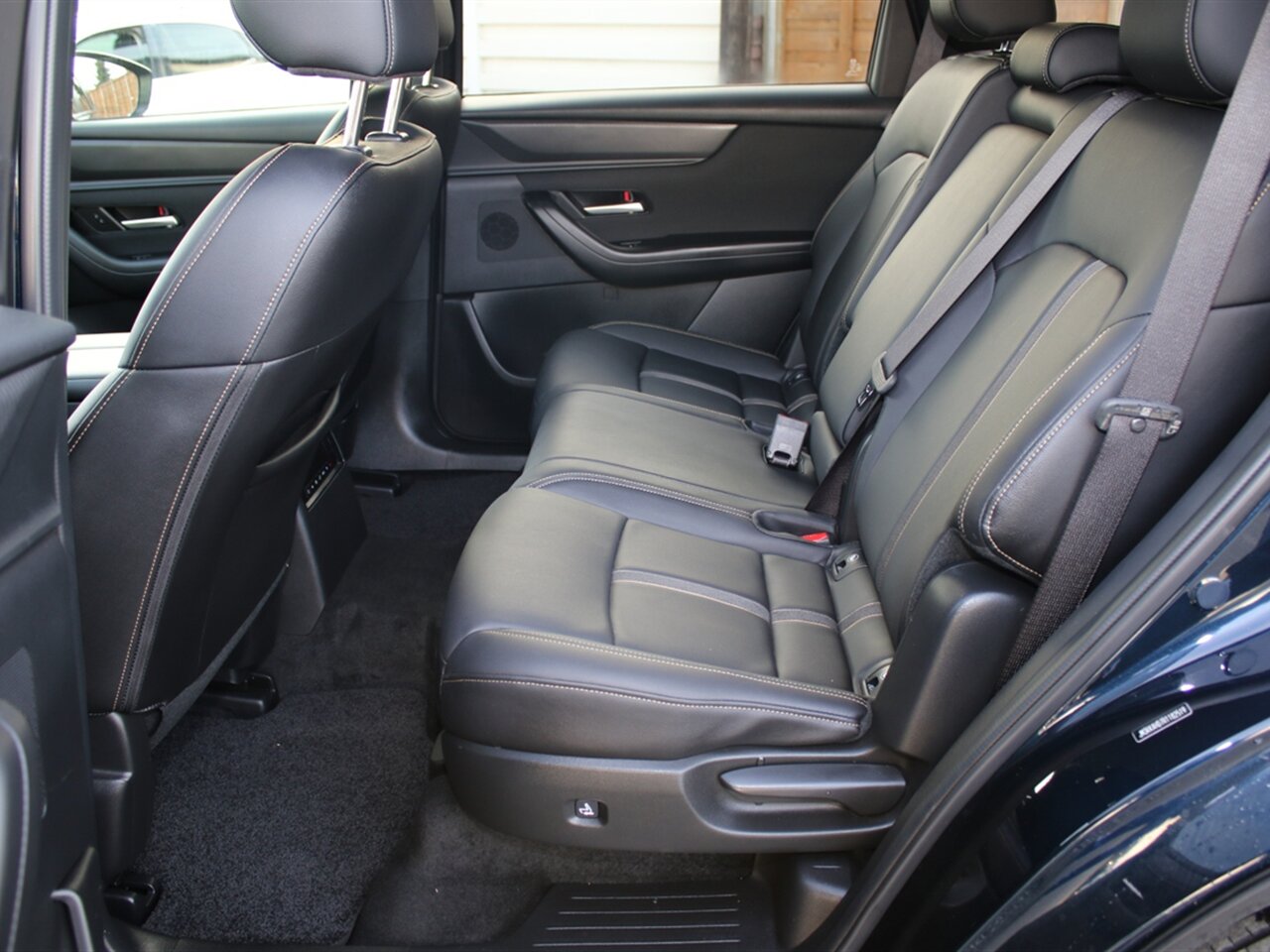 2024 Mazda CX-90 3.3 Turbo Select. 3 rows of seats, 4k miles! *****JD Power current value is $28,950 minus $4,050 in SAVINGS! = $24,900 OUR AMAZING LOW PRICE!**** - Photo 7 - Post Falls, ID 83854