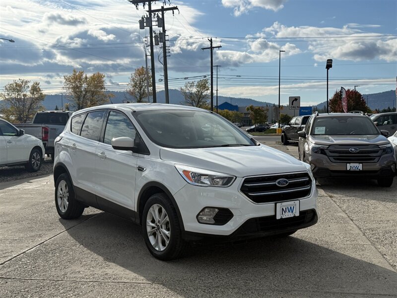2017 Ford Escape SE's photo
