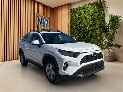 2020 Toyota RAV4 XLE  AWD, Roof Rack, CarPlay, ONLY 28k Miles!! SUV