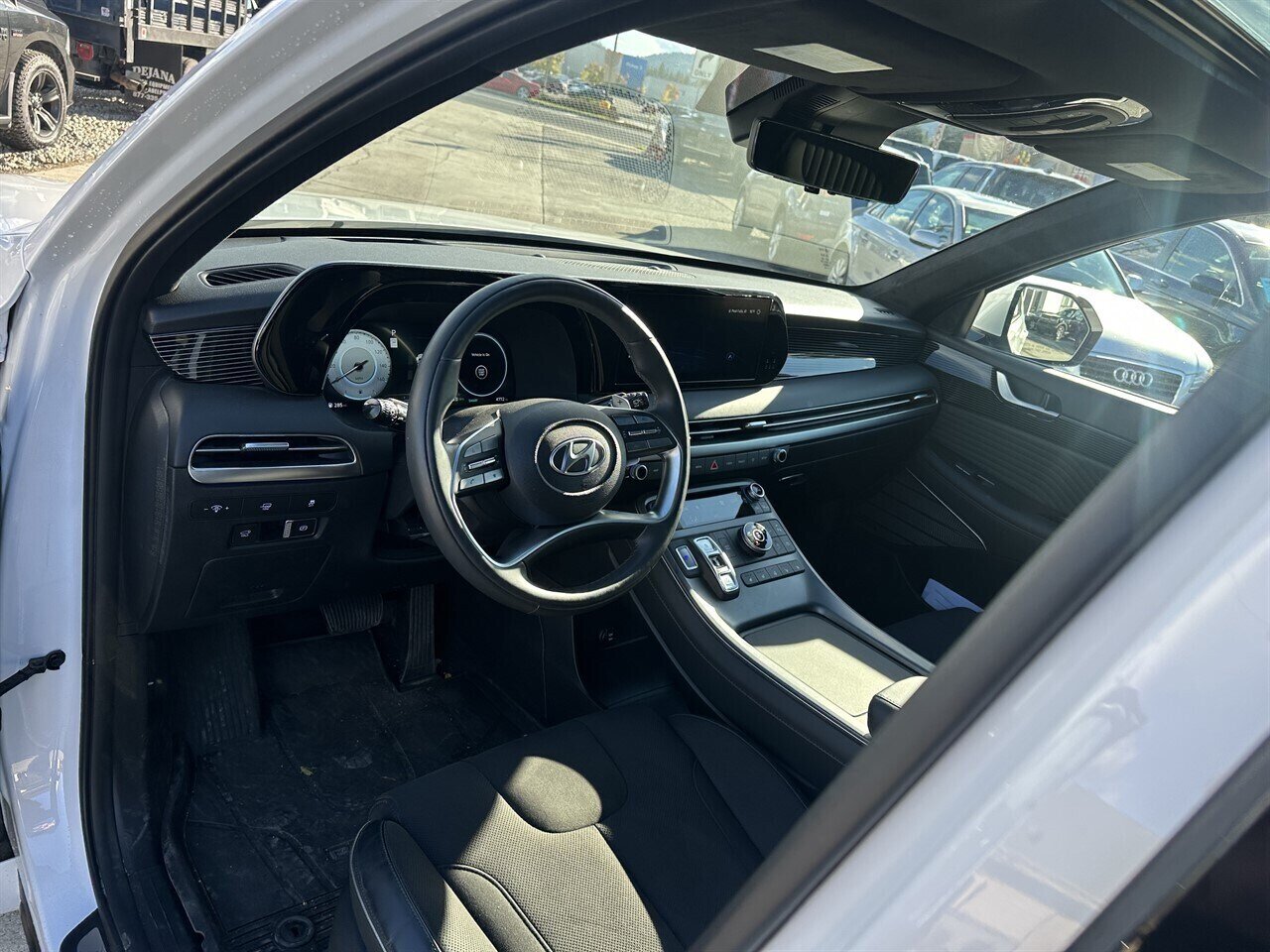 2024 Hyundai PALISADE Calligraphy.  All Options! Self Driving. Automatic Parking, Massage Seats and MORE!! - Photo 6 - Post Falls, ID 83854