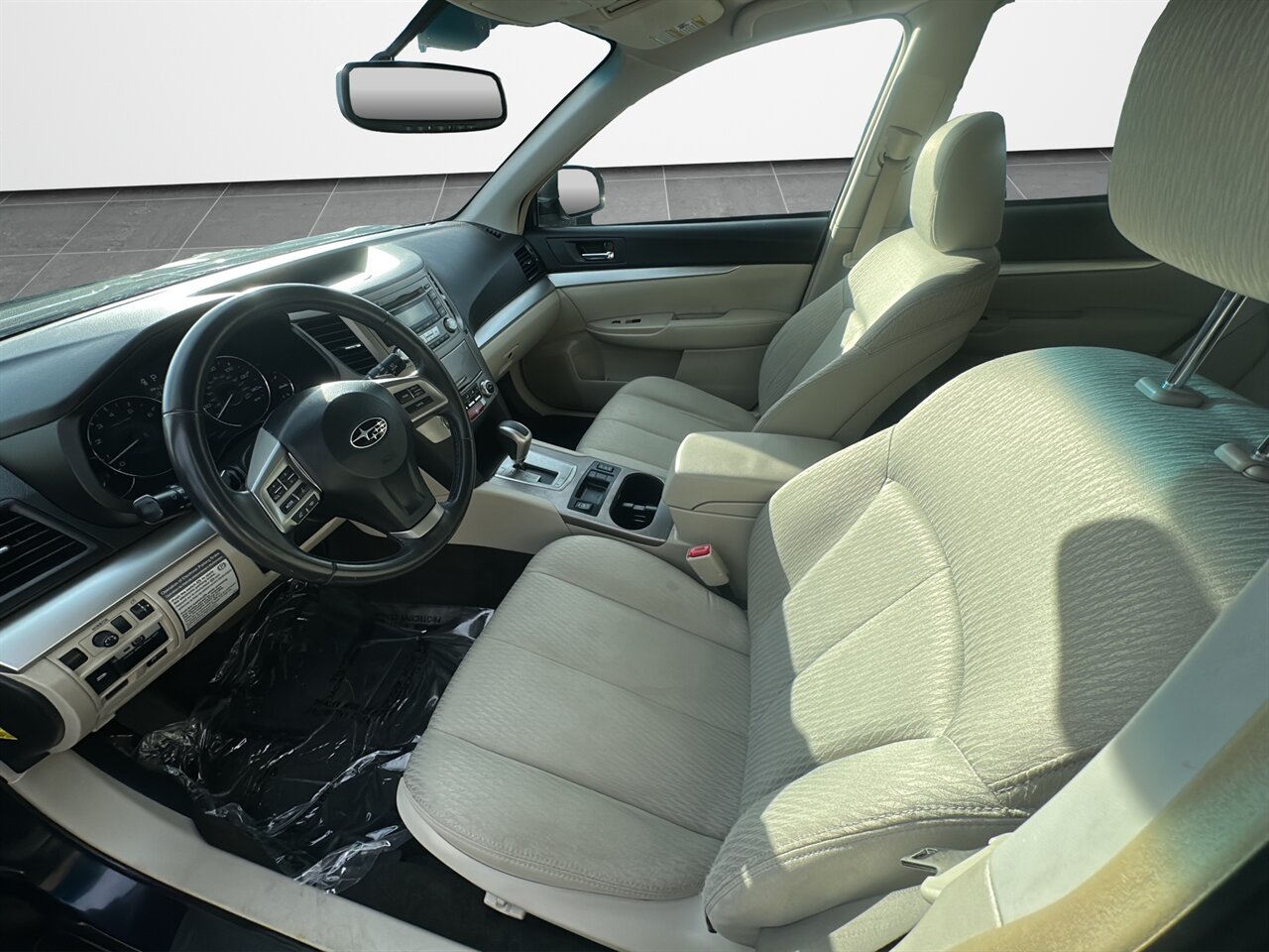 2012 Subaru Outback 2.5i Premium  AWD, Heated Seats, Amazing Shape! - Photo 9 - Post Falls, ID 83854