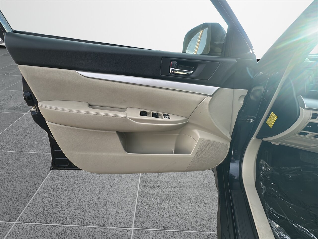 2012 Subaru Outback 2.5i Premium  AWD, Heated Seats, Amazing Shape! - Photo 10 - Post Falls, ID 83854