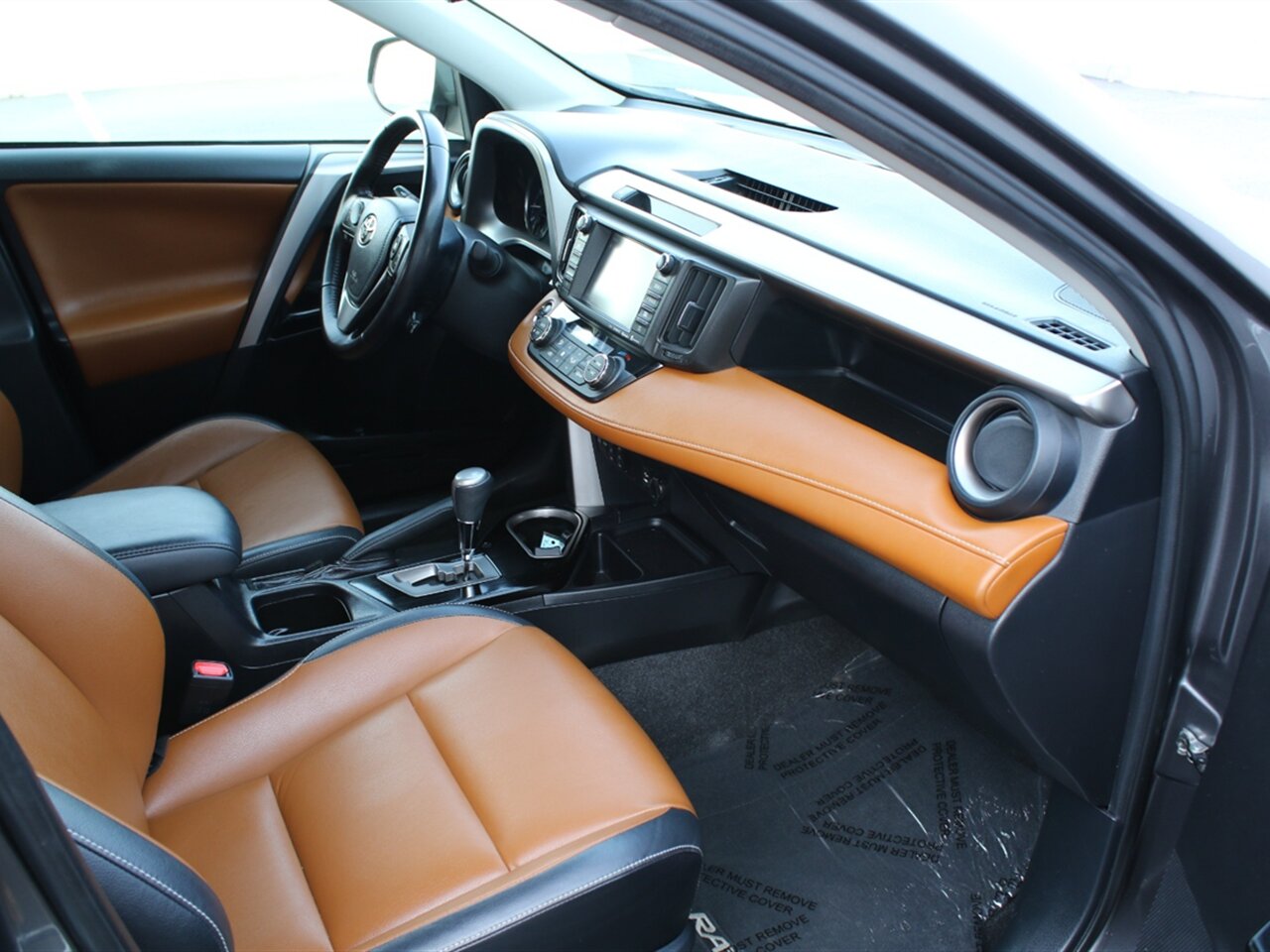 2016 Toyota RAV4 Limited. AWD, Super Clean Condition, Amazing Miles! - Photo 7 - Post Falls, ID 83854