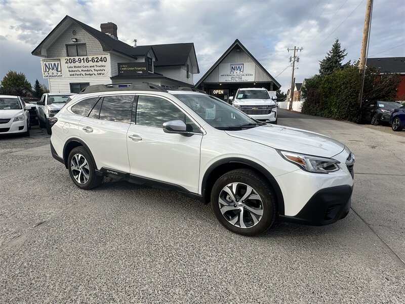 2022 Subaru Outback Touring's photo