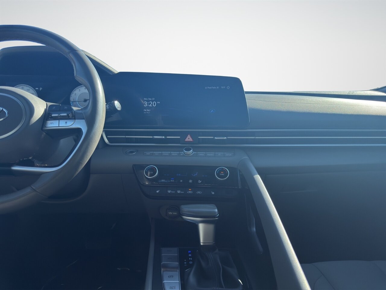 2023 Hyundai ELANTRA SEL Freshly Detailed, Serviced, Financing Available! - Photo 10 - Post Falls, ID 83854