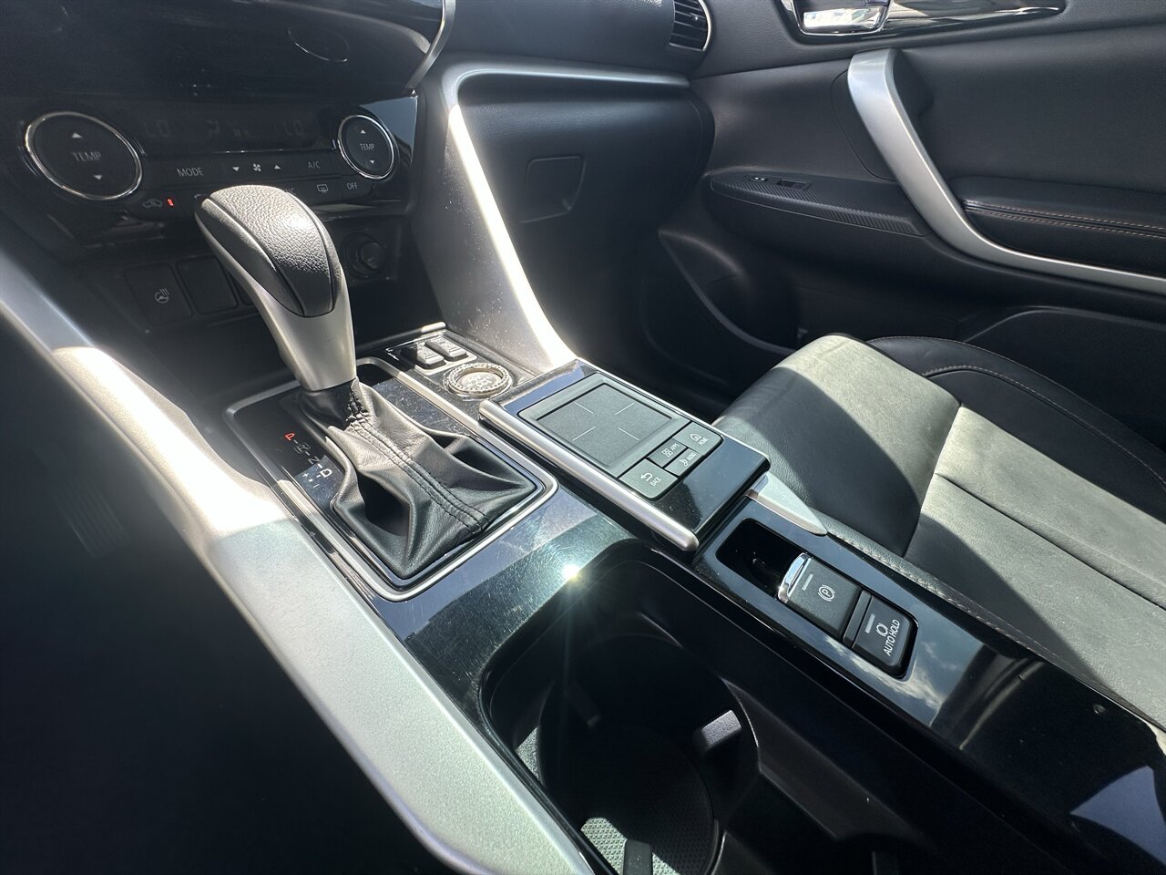 2019 Mitsubishi Eclipse Cross SEL. Fully Loaded! Heated Steering Wheel, Heated Front and Rear Seats, Sunroof! - Photo 5 - Post Falls, ID 83854