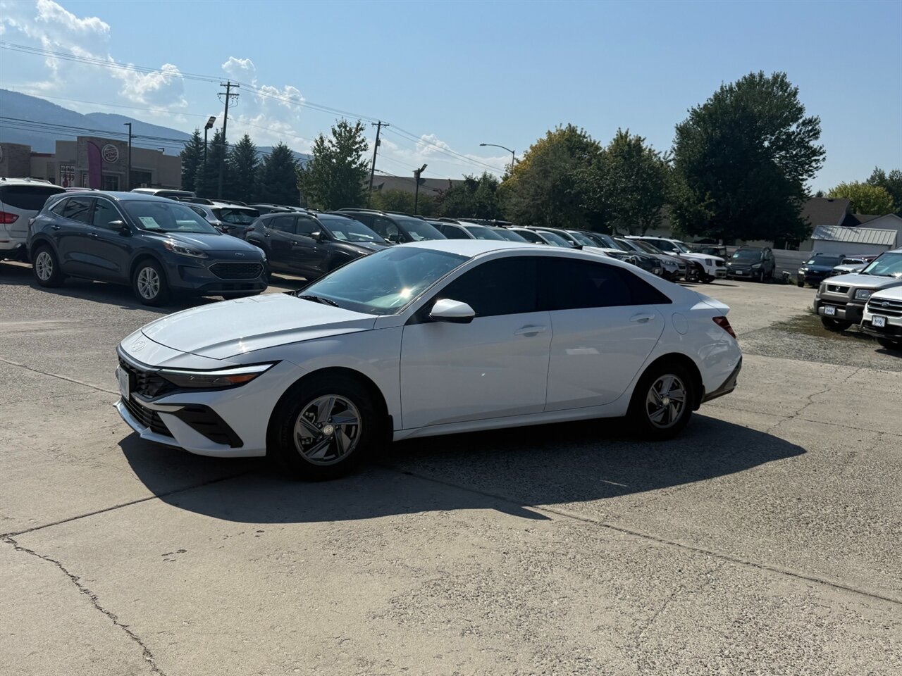 2024 Hyundai ELANTRA SE.  4k miles, Alloy Wheels, Nice Car! - Photo 4 - Post Falls, ID 83854