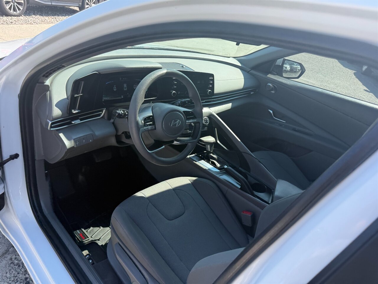 2024 Hyundai ELANTRA SE.  4k miles, Alloy Wheels, Nice Car! - Photo 8 - Post Falls, ID 83854