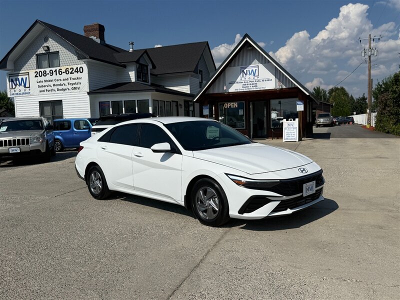 2024 Hyundai Elantra SE