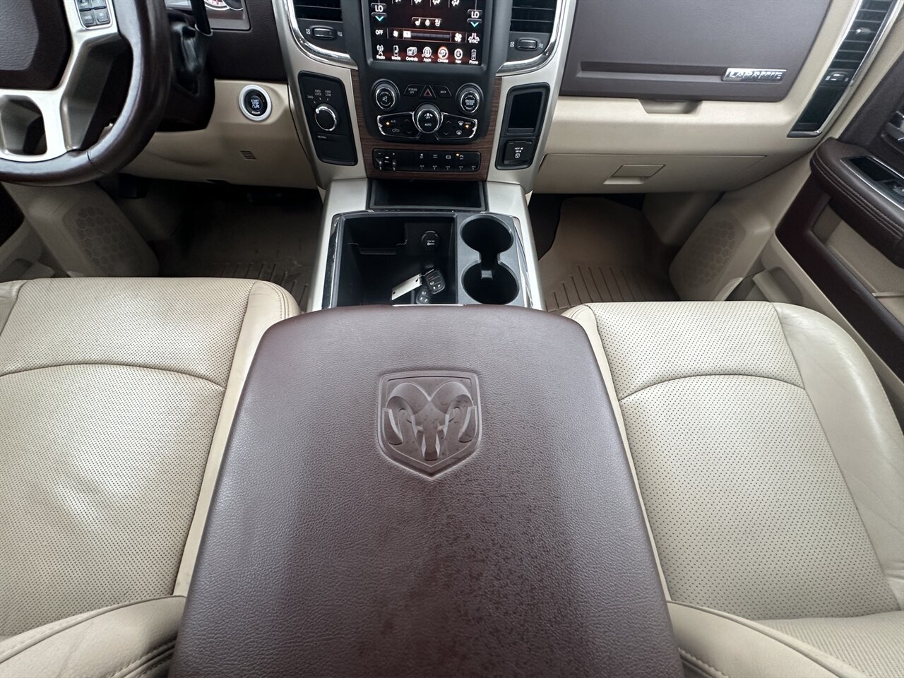 2015 RAM 3500 Laramie. Beautiful Shape! 4x4. Aisin Transmission! - Photo 9 - Post Falls, ID 83854