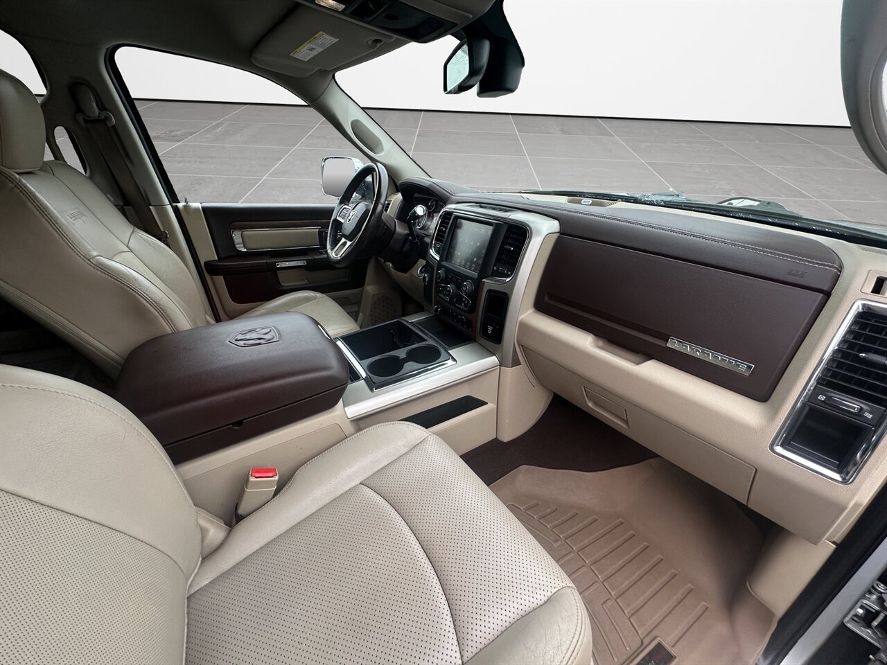 2015 RAM 3500 Laramie. Beautiful Shape! 4x4. Aisin Transmission! - Photo 5 - Post Falls, ID 83854