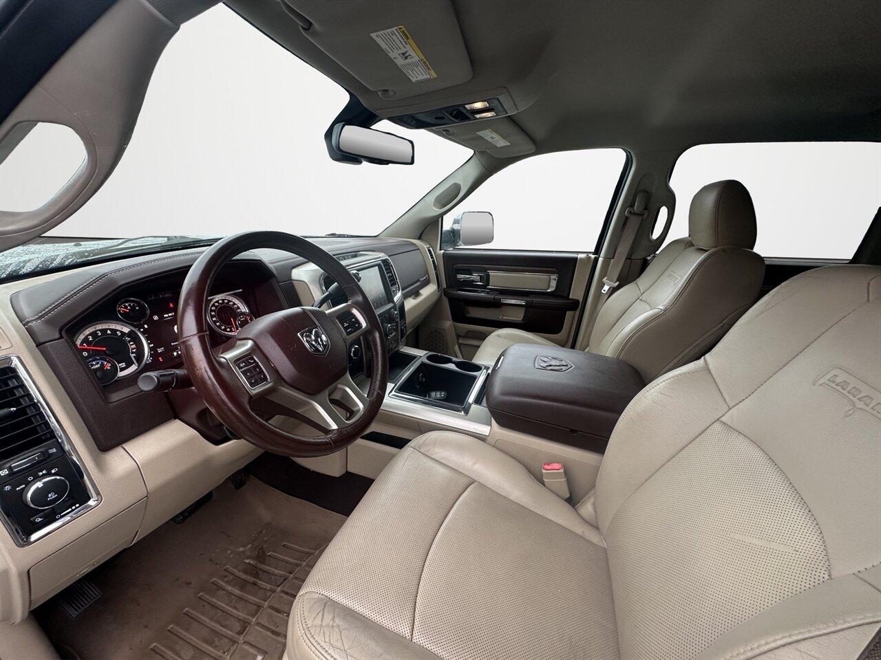 2015 RAM 3500 Laramie. Beautiful Shape! 4x4. Aisin Transmission! - Photo 3 - Post Falls, ID 83854