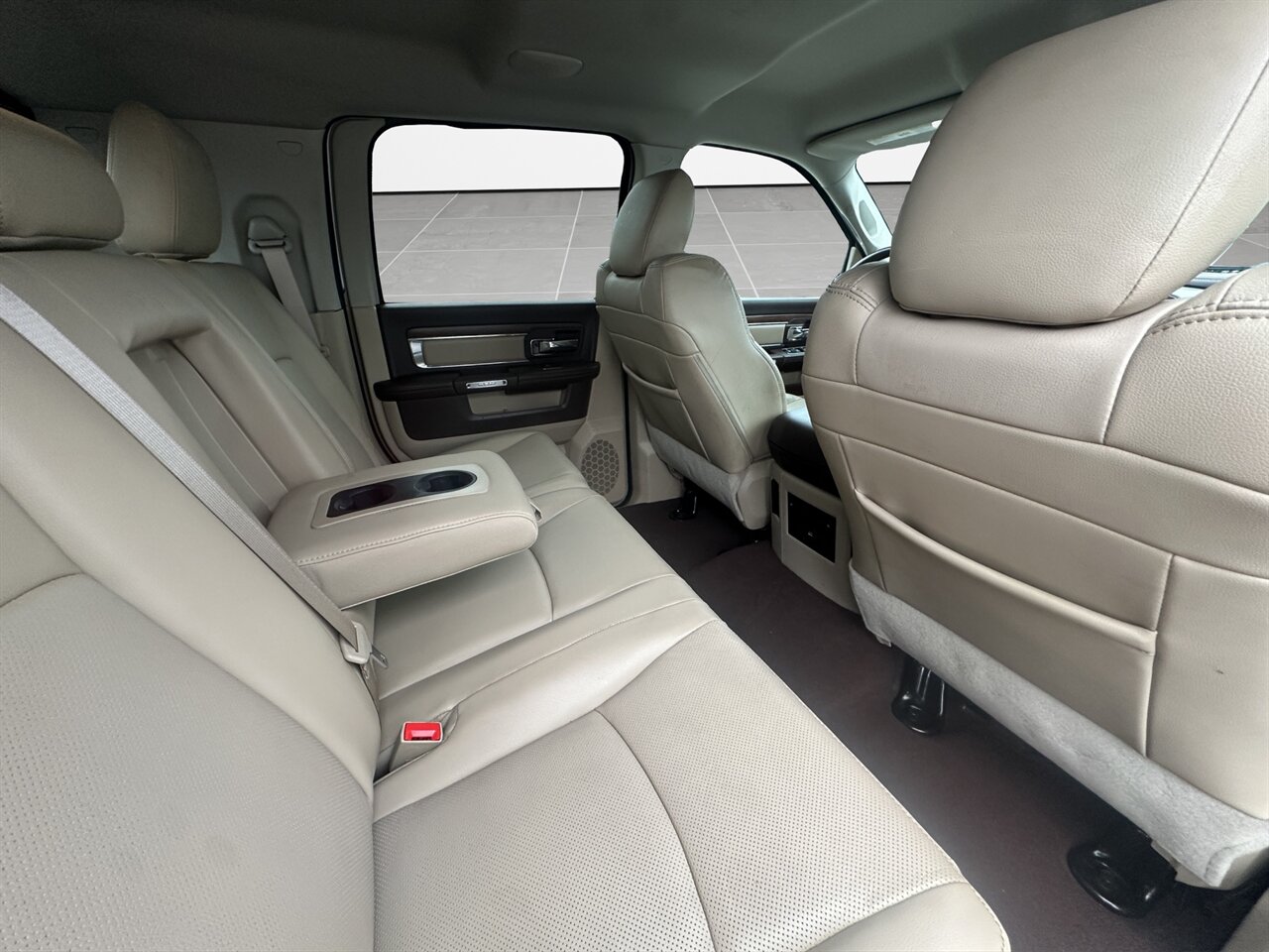 2015 RAM 3500 Laramie. Beautiful Shape! 4x4. Aisin Transmission! - Photo 8 - Post Falls, ID 83854