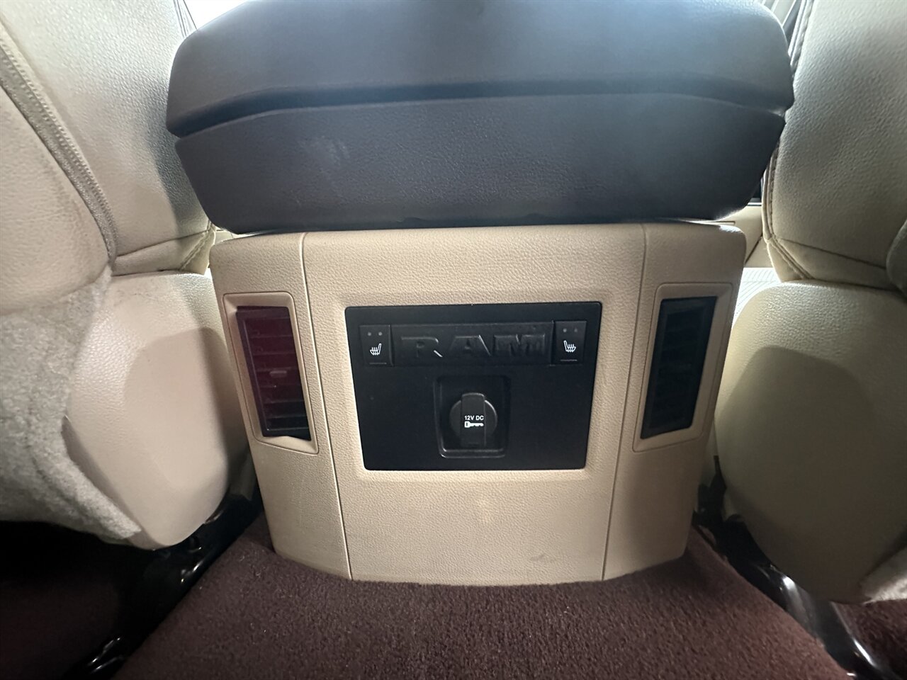 2015 RAM 3500 Laramie. Beautiful Shape! 4x4. Aisin Transmission! - Photo 10 - Post Falls, ID 83854