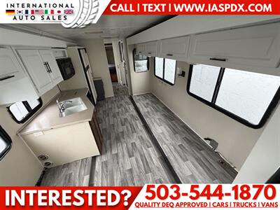 2006 FLEETWOOD RV BOUNDER - NON SMOKER   - Photo 12 - Portland, OR 97216