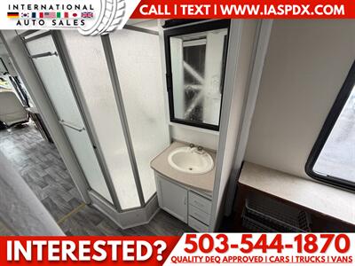 2006 FLEETWOOD RV BOUNDER - NON SMOKER   - Photo 15 - Portland, OR 97216