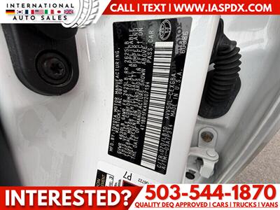 2017 Toyota Camry Hybrid LE - 42 MPG - Photo 14 - Portland, OR 97216