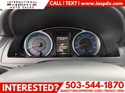 2017 Toyota Camry Hybrid LE - 42 MPG - Photo 14 - Portland, OR 97216