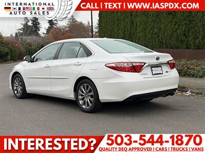 2017 Toyota Camry Hybrid LE - 42 MPG - Photo 3 - Portland, OR 97216