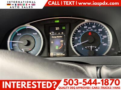 2017 Toyota Camry Hybrid LE - 42 MPG - Photo 12 - Portland, OR 97216