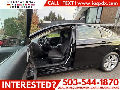 2016 Chrysler 200 Limited   - Photo 9 - Portland, OR 97216