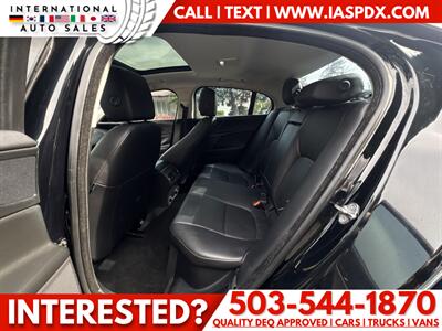 2018 Jaguar XE 25t Premium   - Photo 12 - Portland, OR 97216