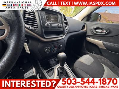 2018 Jeep Cherokee Latitude   - Photo 12 - Portland, OR 97216