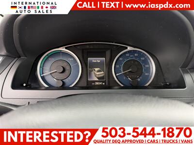 2017 Toyota Camry Hybrid LE   - Photo 14 - Portland, OR 97216