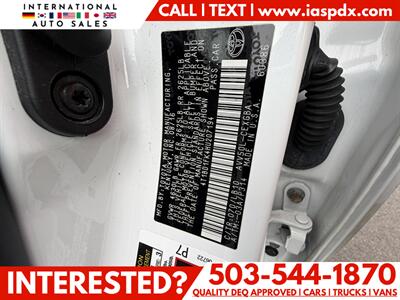 2017 Toyota Camry Hybrid LE   - Photo 15 - Portland, OR 97216