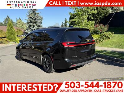 2021 Chrysler Pacifica Touring L   - Photo 3 - Portland, OR 97216